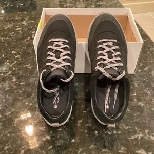 Clark wave Andes sneaker in black, size 8.5 W